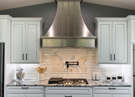 "Detroit" Stainless Steel Hood with Mirrored Straps