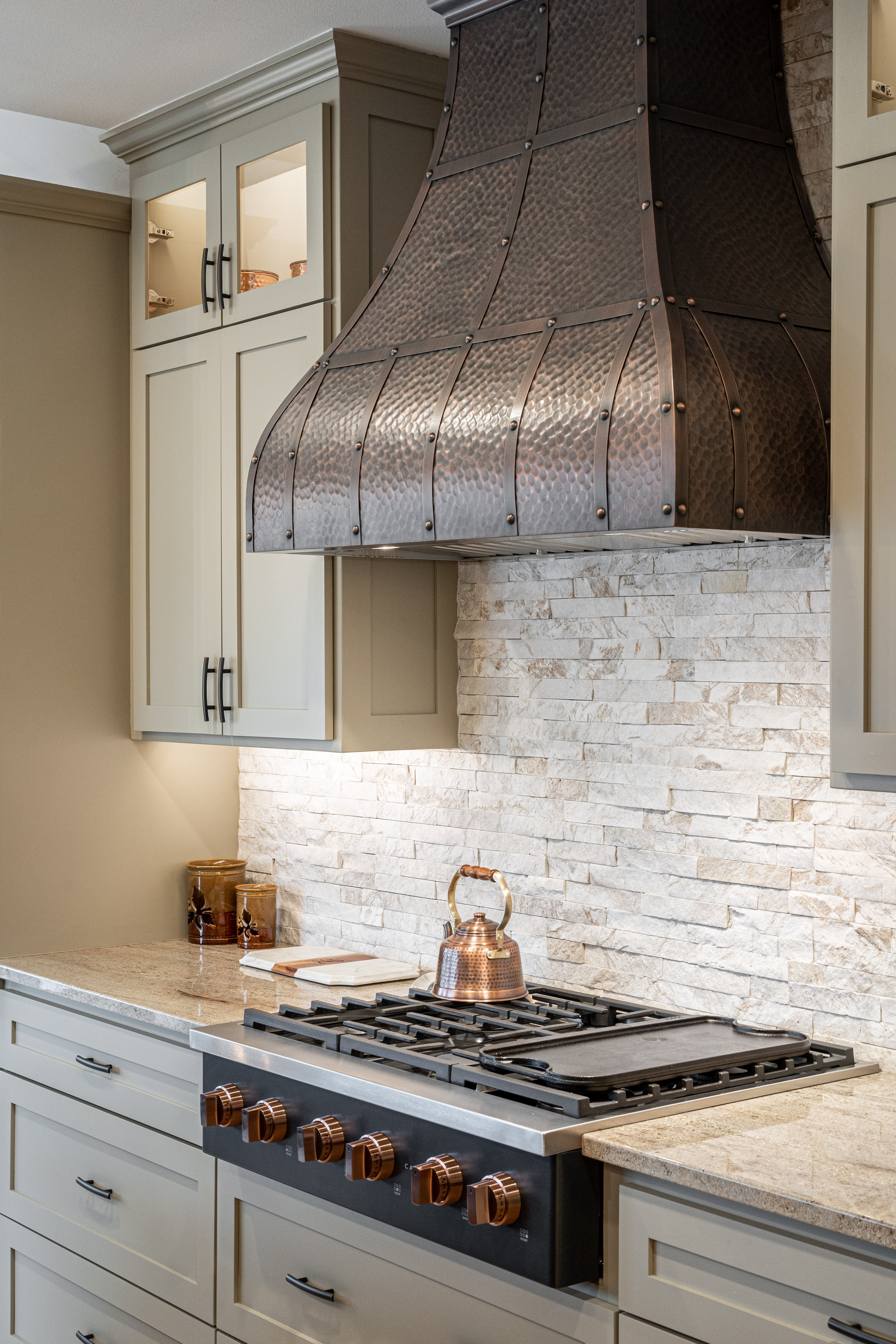 Davinci oil-rubbed copper hood with straps & rivets