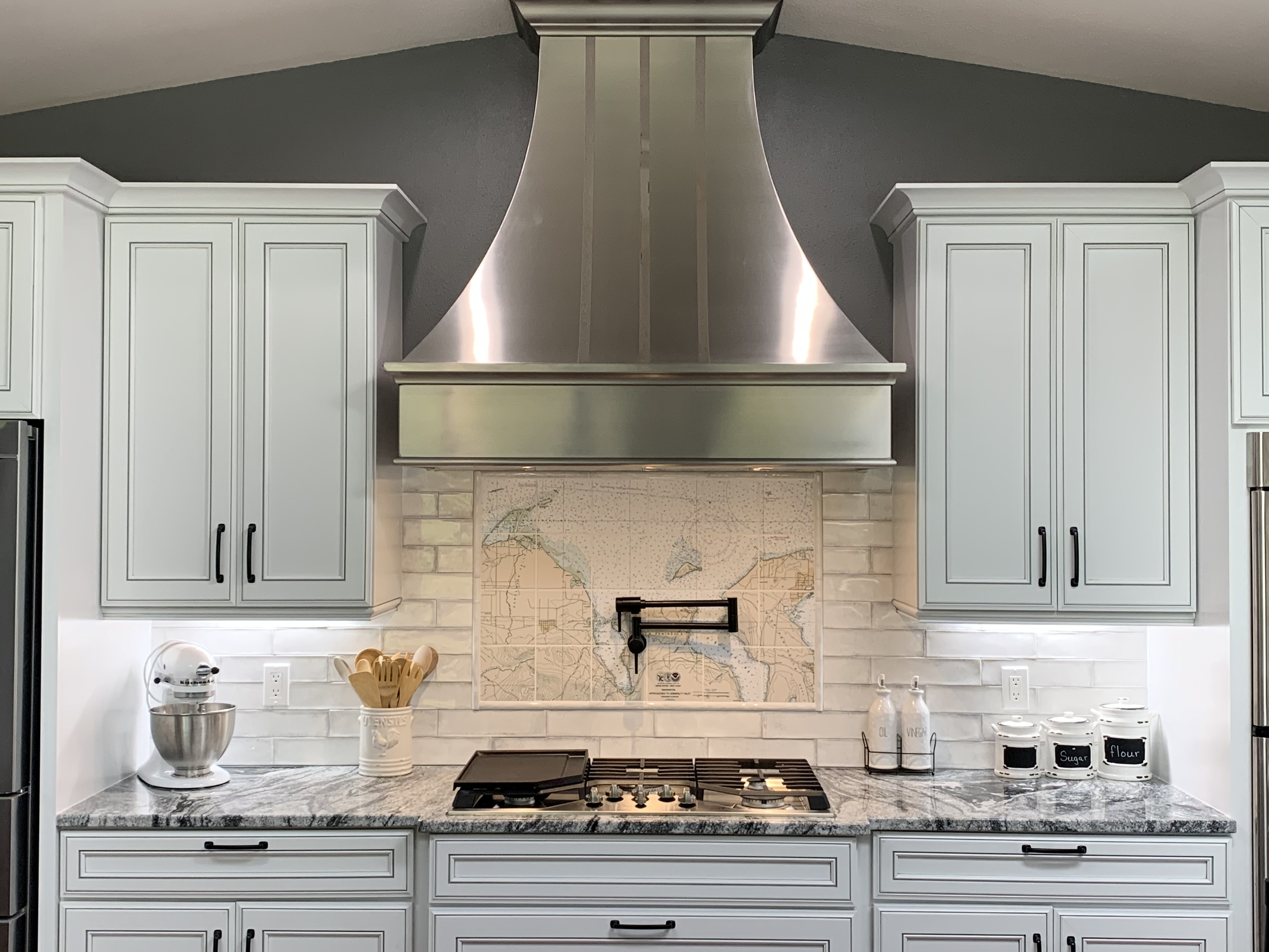 "Detroit" Stainless Steel Hood with Mirrored Straps